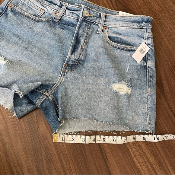 NWT Old Navy High-Waisted O.G. Straight Ripped
Cut-Off Jean Shorts 3” inseam - Picture 13 of 15